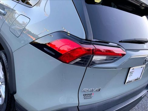 Used 2021 Toyota RAV4 XLE FWD image 27