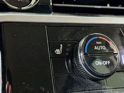 Used 2025 Nissan Pathfinder SV FWD image 17