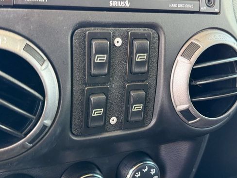 Used 2017 Jeep Wrangler Unlimited Sport w/ Connectivity Group AWD/4WD image 20
