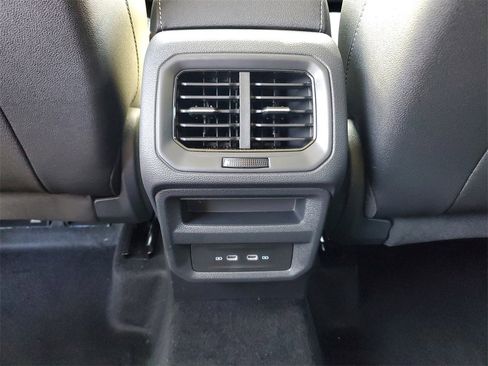 New 2026 Volkswagen Taos SE image 12