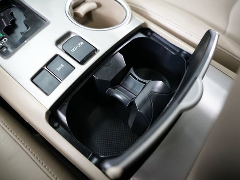 Used 2013 Toyota Highlander SE image 29