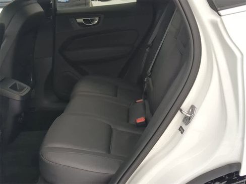 Used 2021 Volvo XC60 T5 Momentum w/ Premium Package image 18