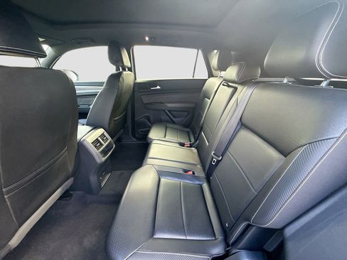 Used 2022 Volkswagen Atlas Cross Sport SE image 25