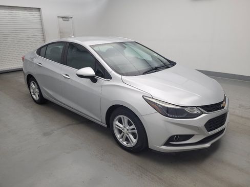 Used 2018 Chevrolet Cruze LT w/ Convenience Package FWD image 11