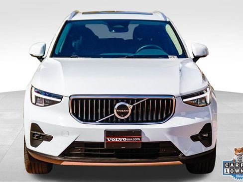 Used 2025 Volvo XC40 B5 Plus AWD/4WD image 2
