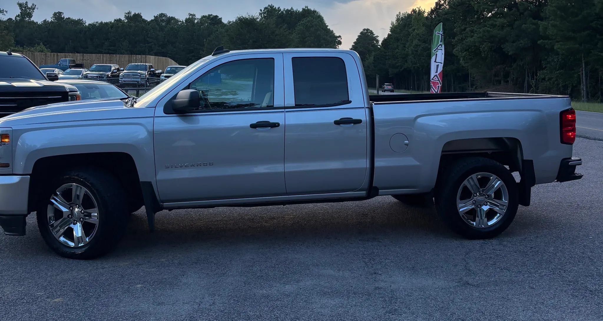 Used 2019 Chevrolet Silverado 1500 Custom w/ Custom Convenience Package AWD/4WD image 3