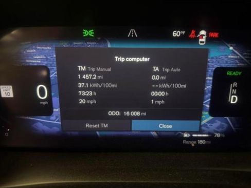 Used 2023 Volvo C40 Recharge Core w/ Climate Package AWD/4WD image 5