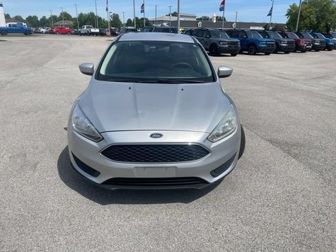 Used 2018 Ford Focus SE FWD image 3
