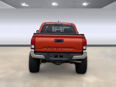 Used 2017 Toyota Tacoma TRD Off-Road w/ Tow Package (A/T) AWD/4WD image 10