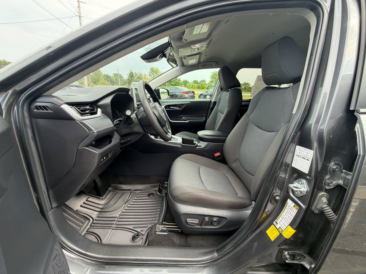 Used 2025 Toyota RAV4 XLE AWD/4WD image 10