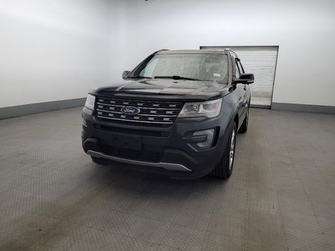 Used 2016 Ford Explorer XLT w/ Equipment Group 202A AWD/4WD image 15