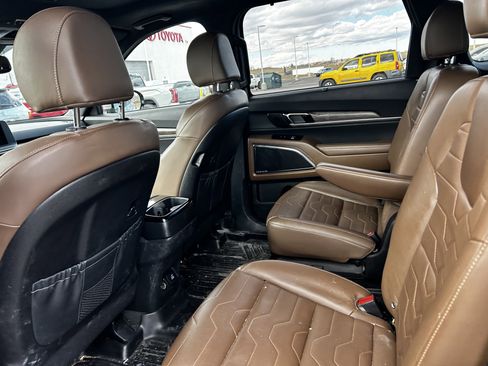 Used 2022 Kia Telluride SX w/ SX Prestige Package image 11