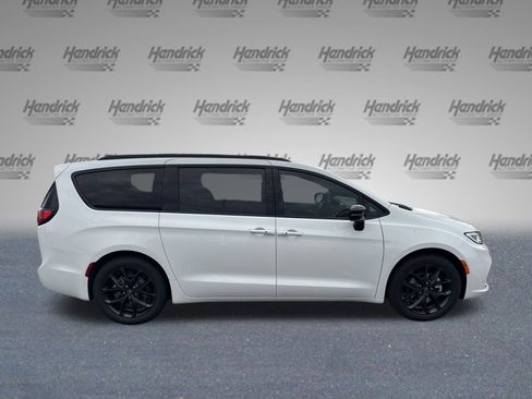New 2026 Chrysler Pacifica Select w/ S Appearance Package image 9