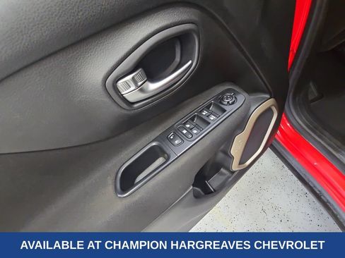 Used 2015 Jeep Renegade Latitude w/ Cold Weather Group AWD/4WD image 31