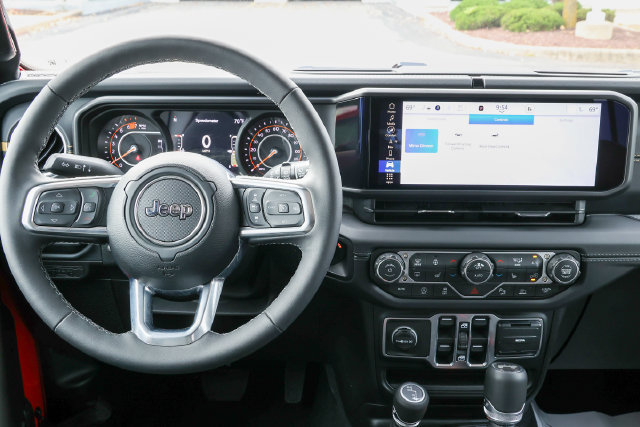 Used 2026 Jeep Wrangler Unlimited Sahara AWD/4WD image 5