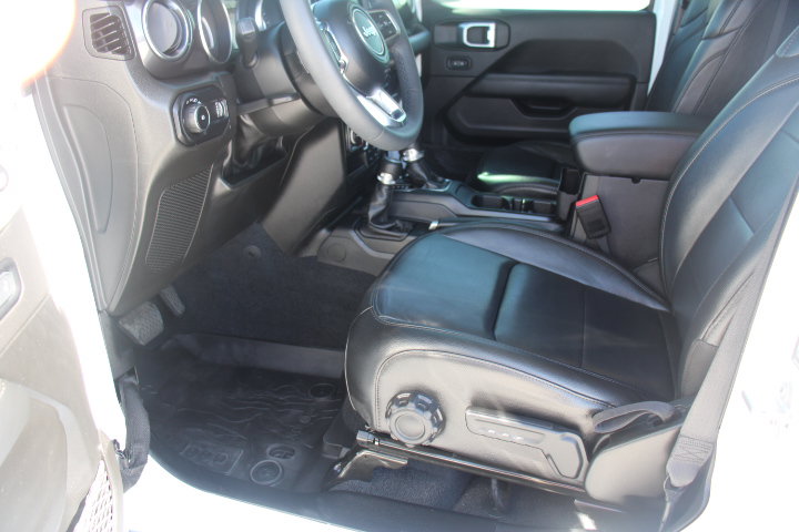 Used 2023 Jeep Wrangler Unlimited Sahara AWD/4WD image 13