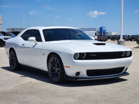 Used 2023 Dodge Challenger R/T Scat Pack RWD image 3