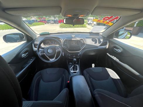 Used 2016 Jeep Cherokee Latitude image 11