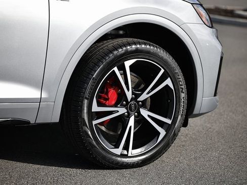 Certified 2025 Audi Q5 2.0T Premium Plus w/ Premium Plus Package image 5