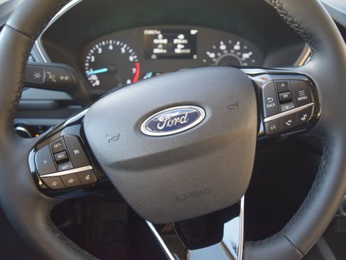 Used 2022 Ford Escape SE w/ Cold Weather Package image 9