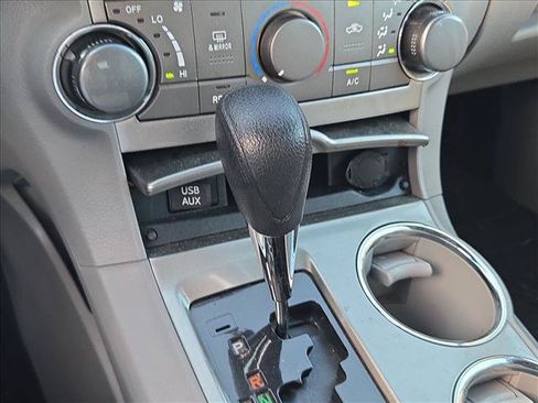 Used 2013 Toyota Highlander FWD w/ Cold Weather Pkg image 11