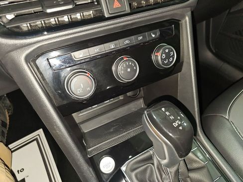 Used 2023 Volkswagen Taos SE image 38