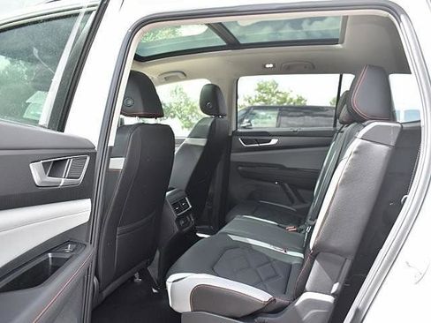 New 2026 Volkswagen Atlas Peak Edition AWD/4WD image 8