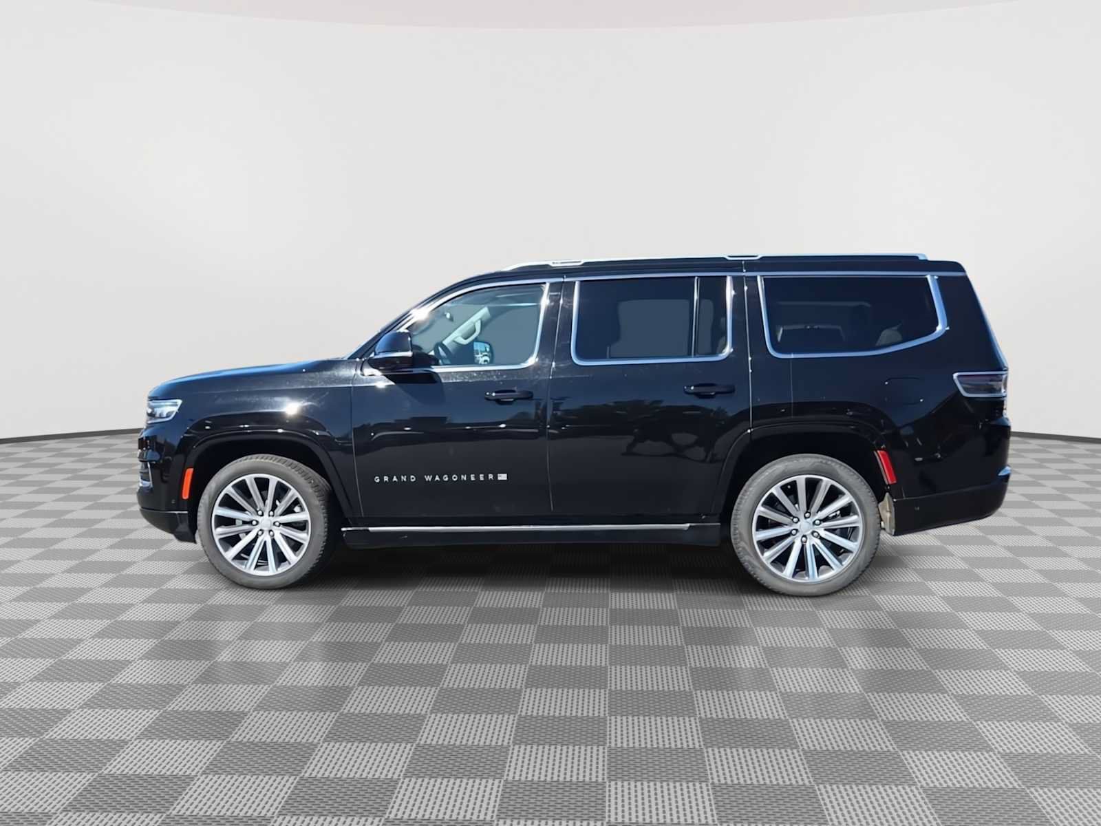 Used 2023 Jeep Grand Wagoneer 4WD w/ Convenience Group III image 5