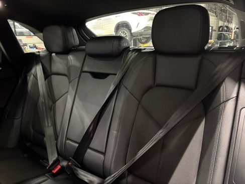 Used 2023 Porsche Macan S image 24