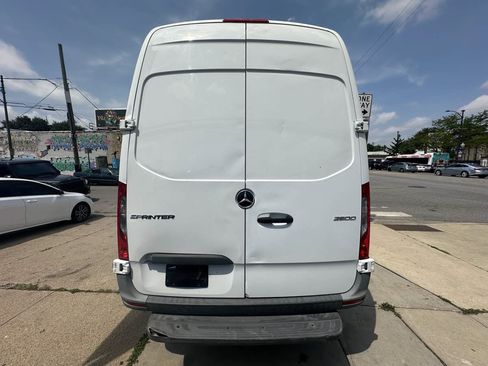 Used 2021 Mercedes-Benz Sprinter 2500 w/ Driver Convenience Package image 7