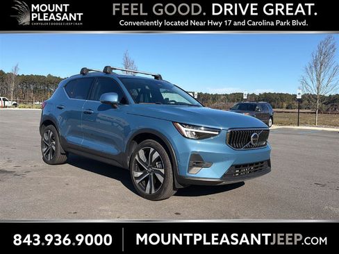 Used 2023 Volvo XC40 B5 Plus w/ Protection Package Premier image 1