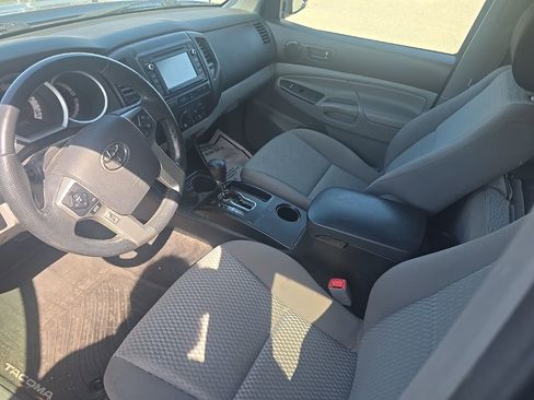 Used 2014 Toyota Tacoma PreRunner w/ Convenience Package image 12