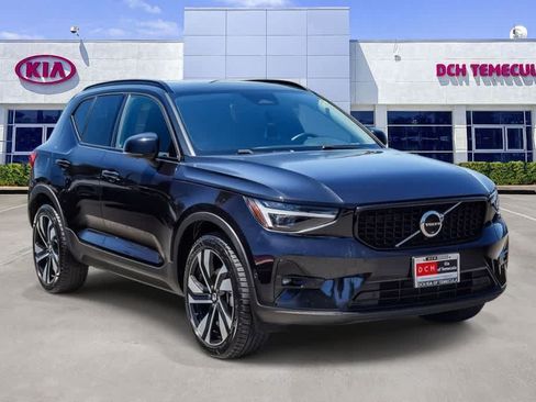 Used 2024 Volvo XC40 B5 Ultimate w/ Protection Package Premier AWD/4WD image 3