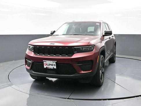 New 2025 Jeep Grand Cherokee Altitude w/ Trailer Tow Package image 4