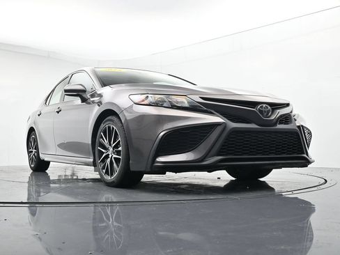 Used 2024 Toyota Camry SE FWD image 33