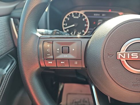 Used 2023 Nissan Rogue SV FWD image 17