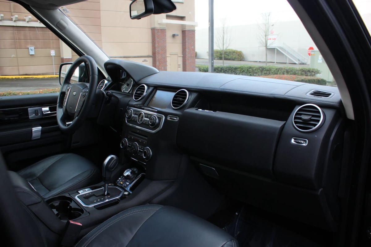 Used 2011 Land Rover LR4 HSE LUX AWD/4WD image 25