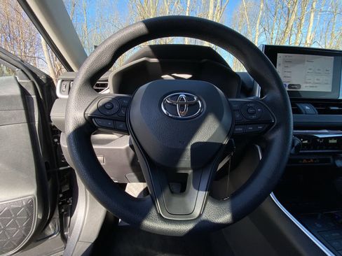 Certified 2025 Toyota RAV4 LE image 33