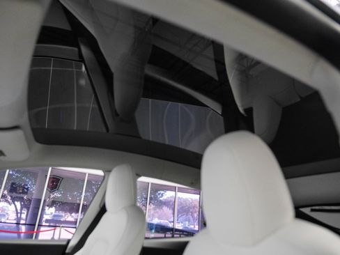 Used 2021 Tesla Model Y Long Range image 6