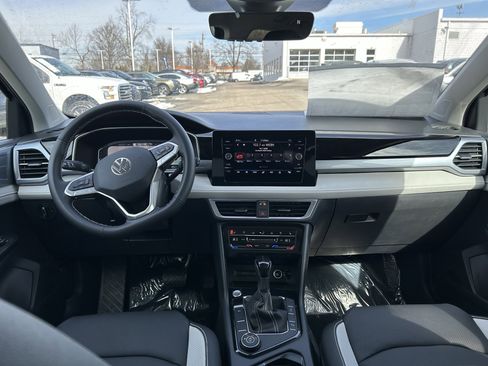 New 2026 Volkswagen Taos SEL image 9