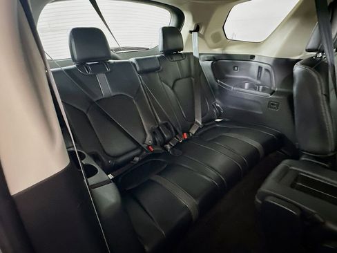 Used 2023 Honda Pilot Touring image 14