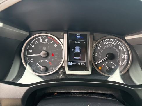 Used 2021 Toyota Tacoma SR5 w/ Technology Package image 15