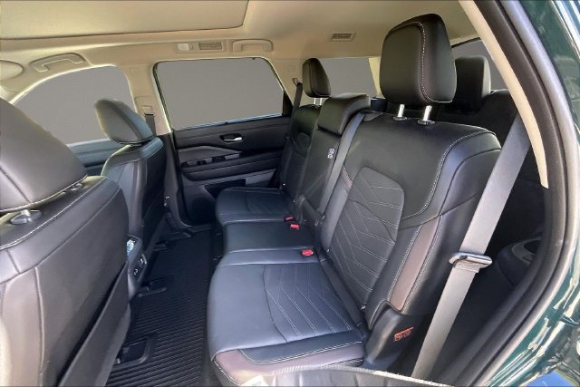 Certified 2024 Nissan Pathfinder Platinum w/ Cargo Package FWD image 24