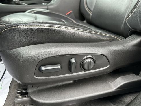 Used 2019 Chevrolet Traverse RS image 12