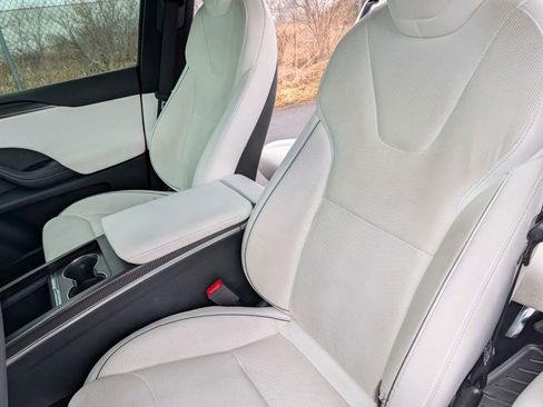 Used 2022 Tesla Model X Plaid image 21