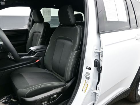 Used 2025 Jeep Grand Cherokee Laredo X w/ Luxury Tech Group I image 13