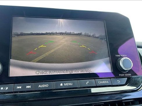 Used 2024 Nissan Pathfinder SV image 14