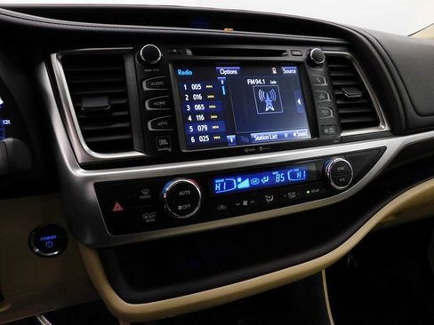 Used 2015 Toyota Highlander Limited image 37