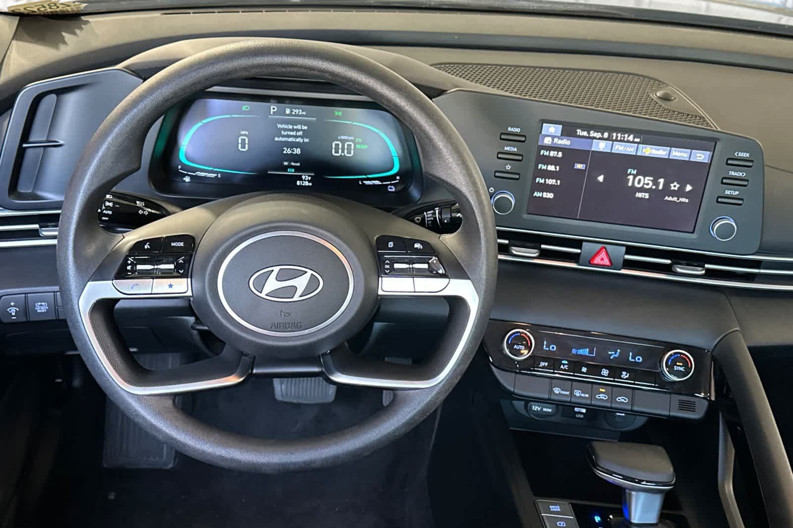 Used 2026 Hyundai Elantra Hybrid FWD image 16