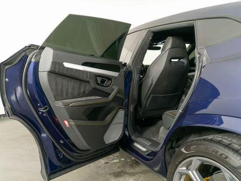 Used 2019 Lamborghini Urus Base image 14